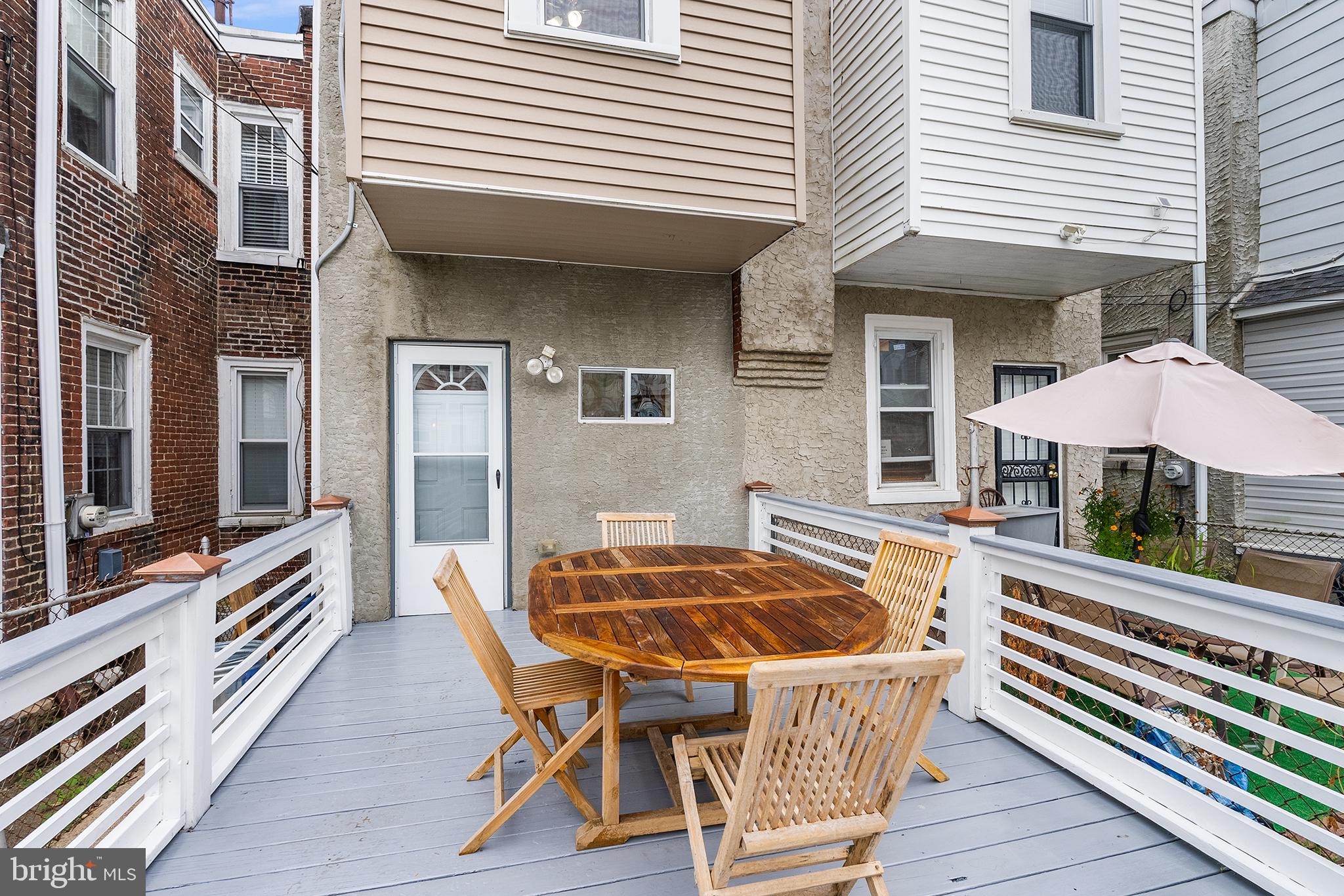 249 E Slocum St