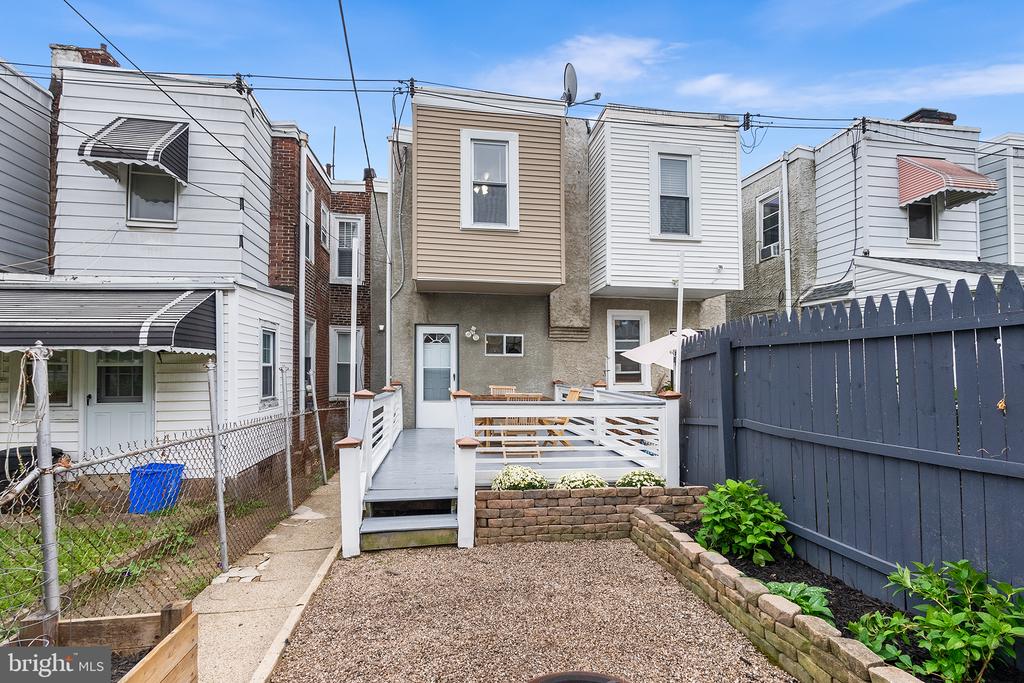 249 E Slocum St