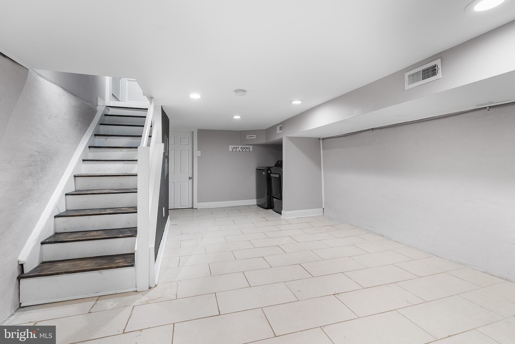 249 E Slocum St