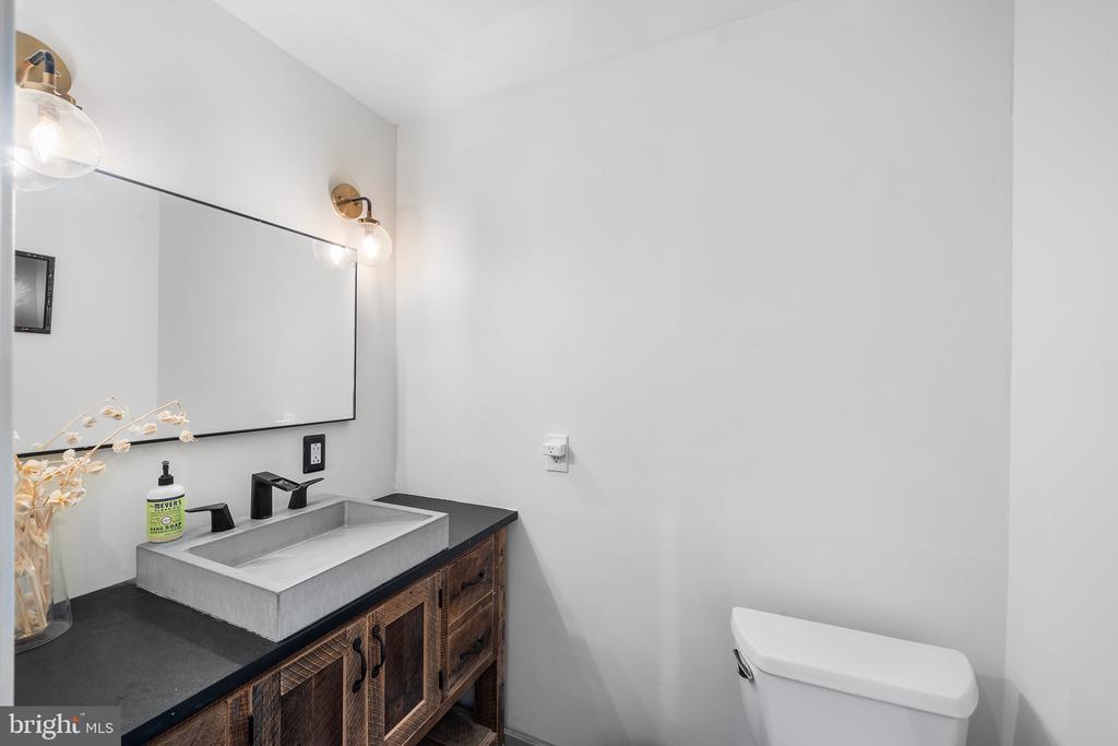 1238 Callowhill St #102