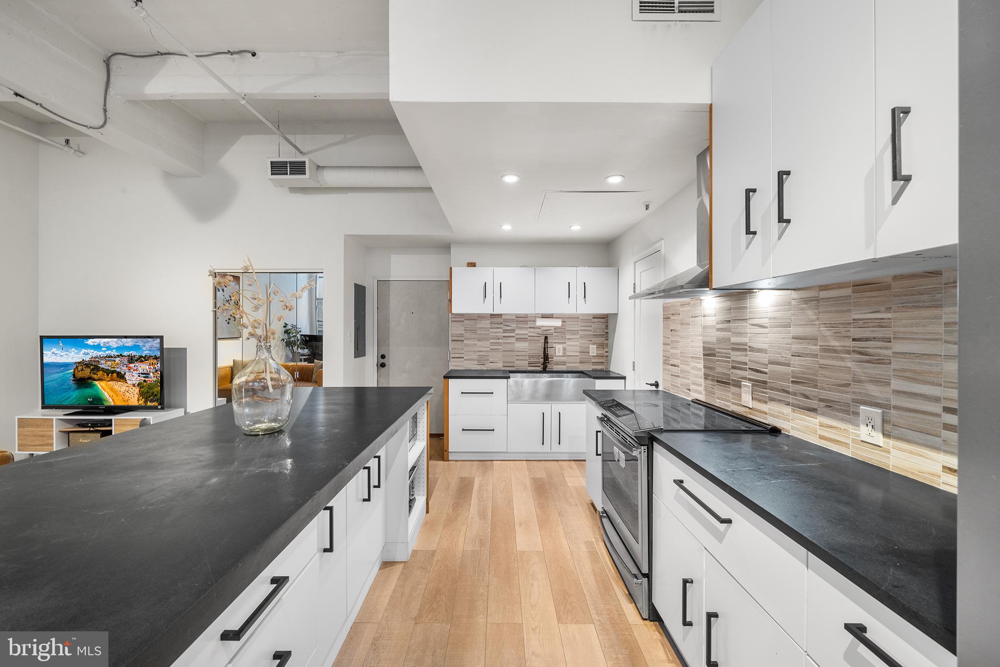 1238 Callowhill St #102