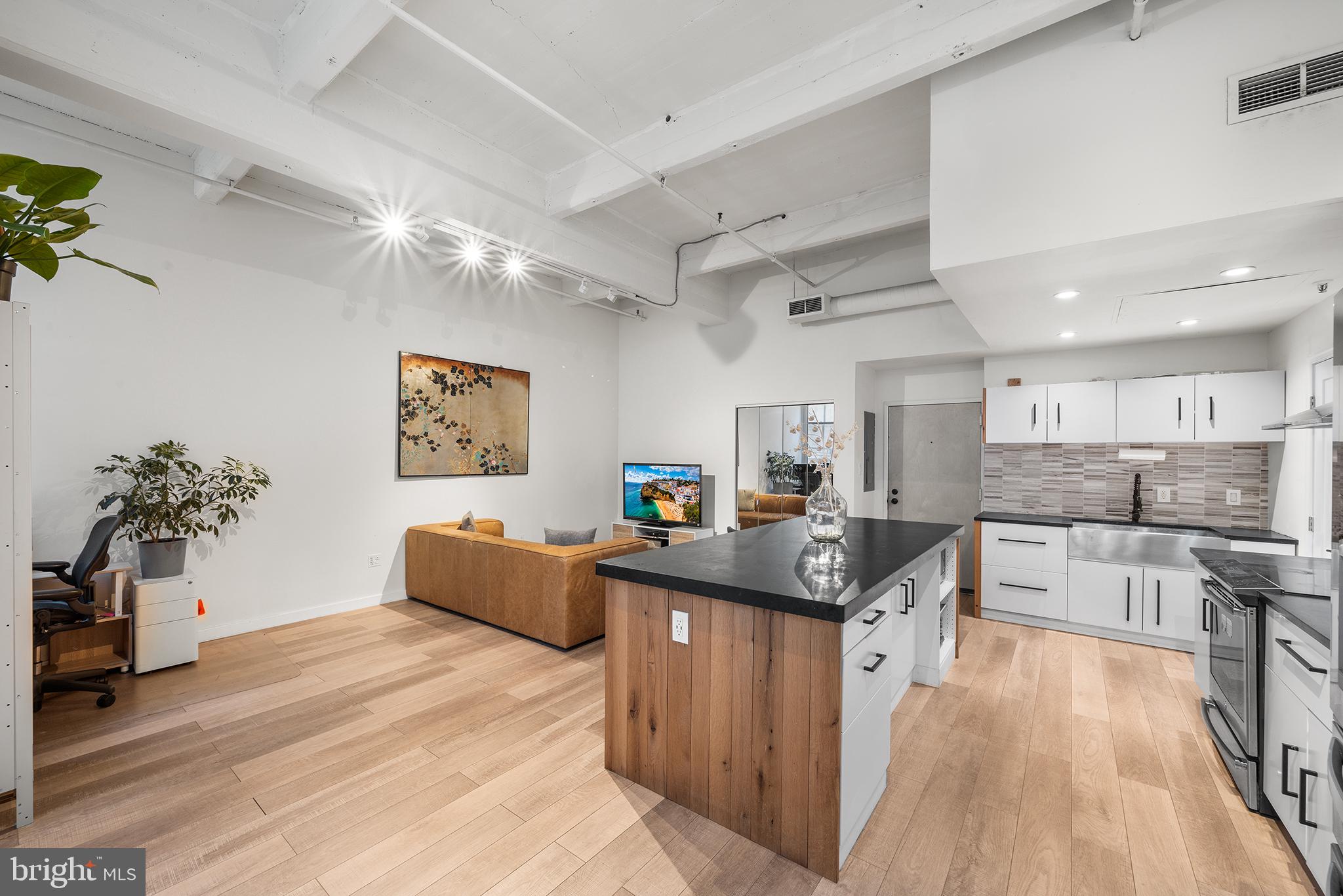 1238 Callowhill St #102