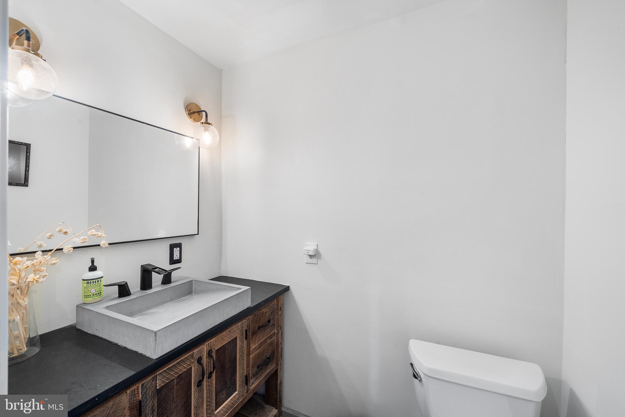 1238 Callowhill St #102