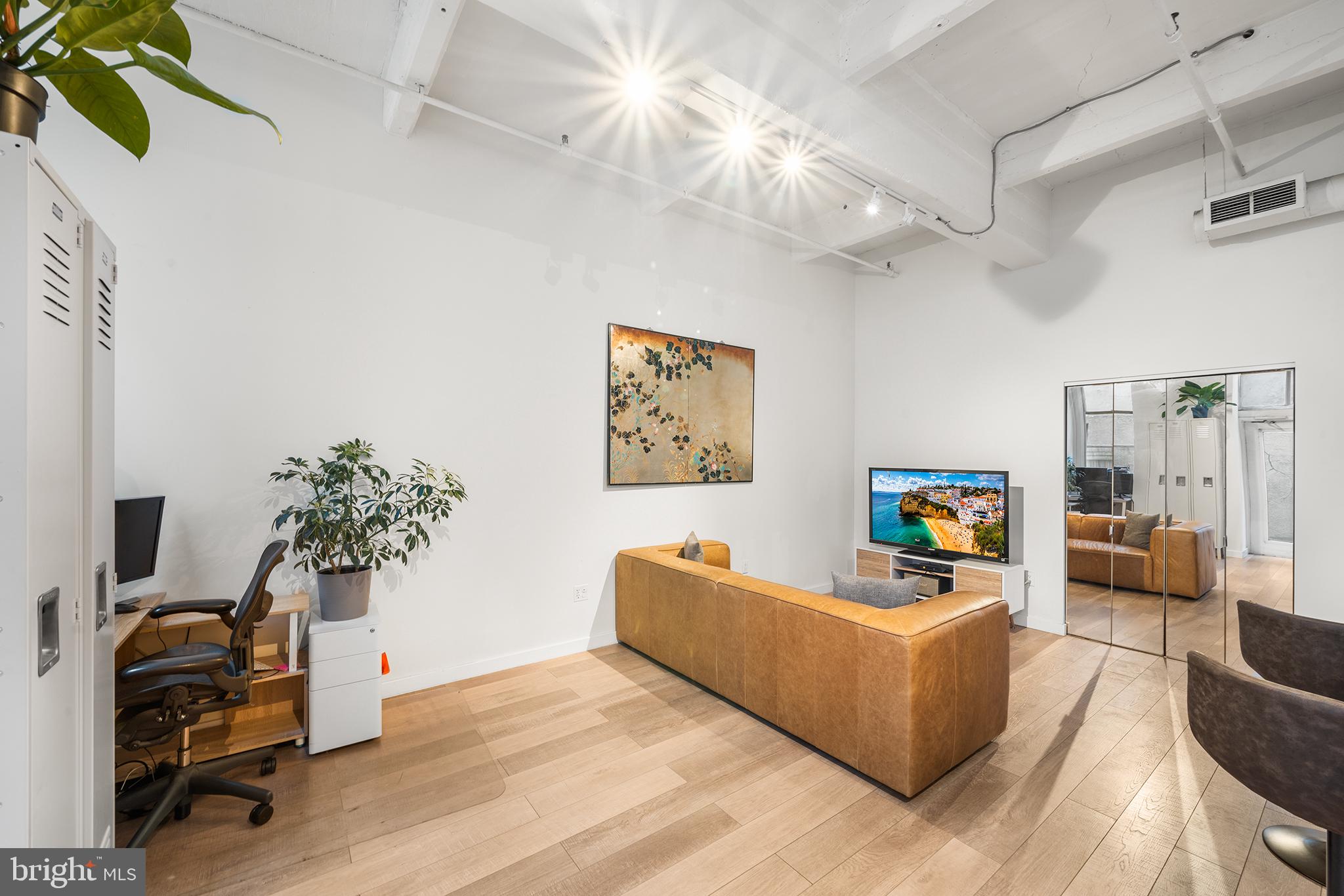 1238 Callowhill St #102