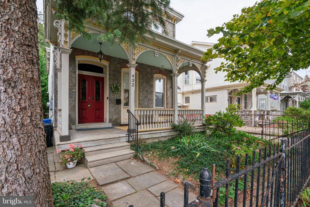 432 Lyceum Ave