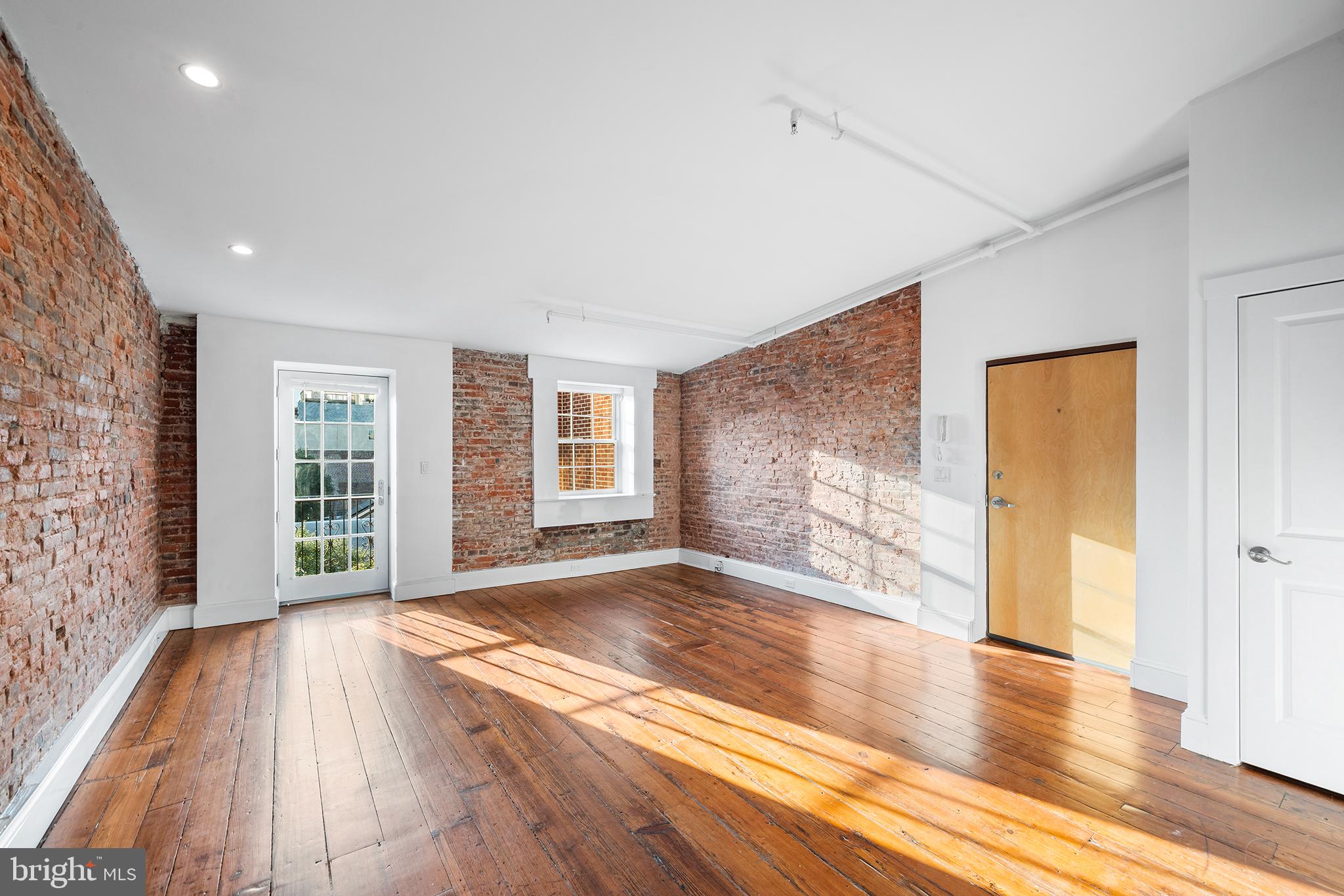 38 N Front St #4h