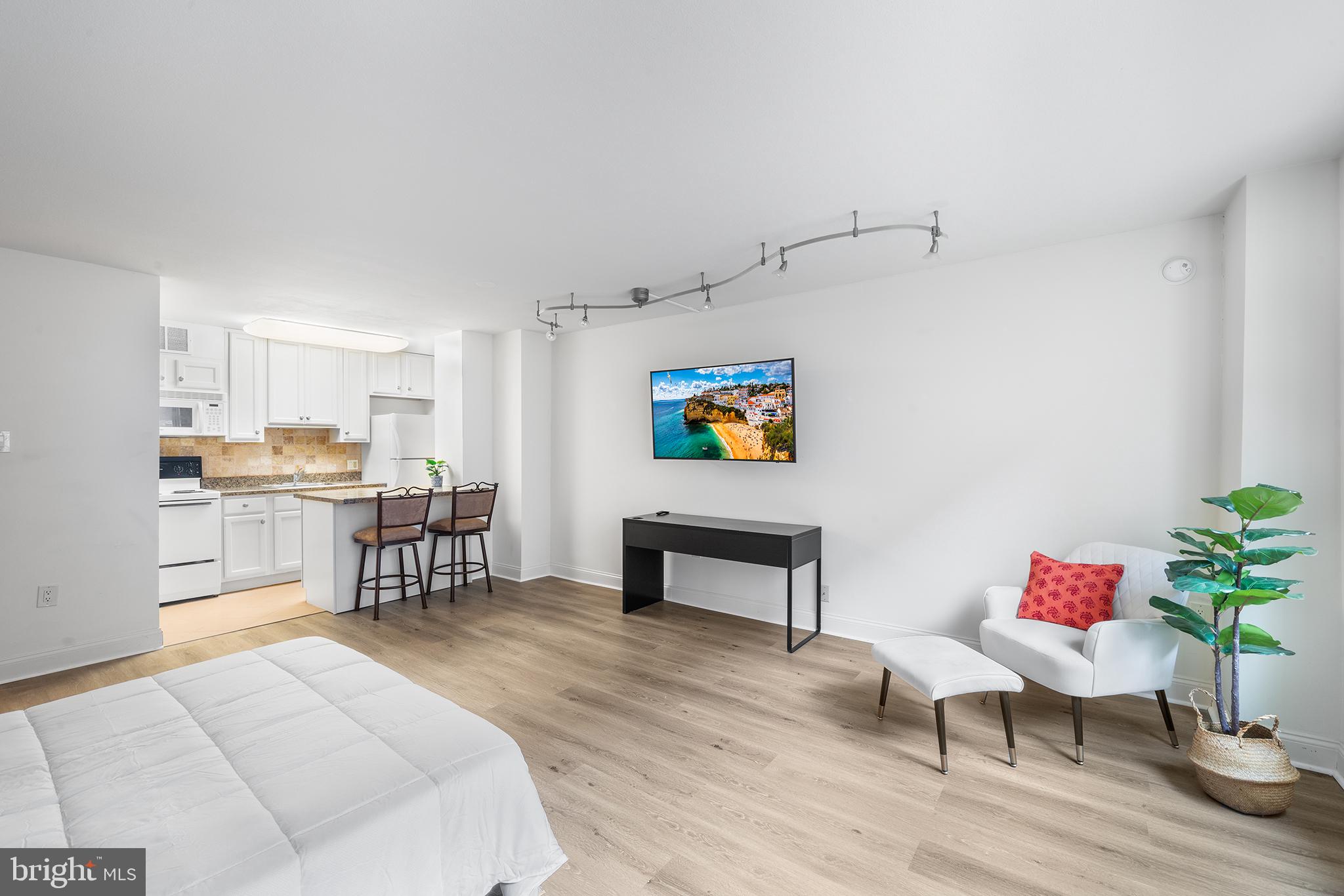 1901 John F Kennedy Blvd #911