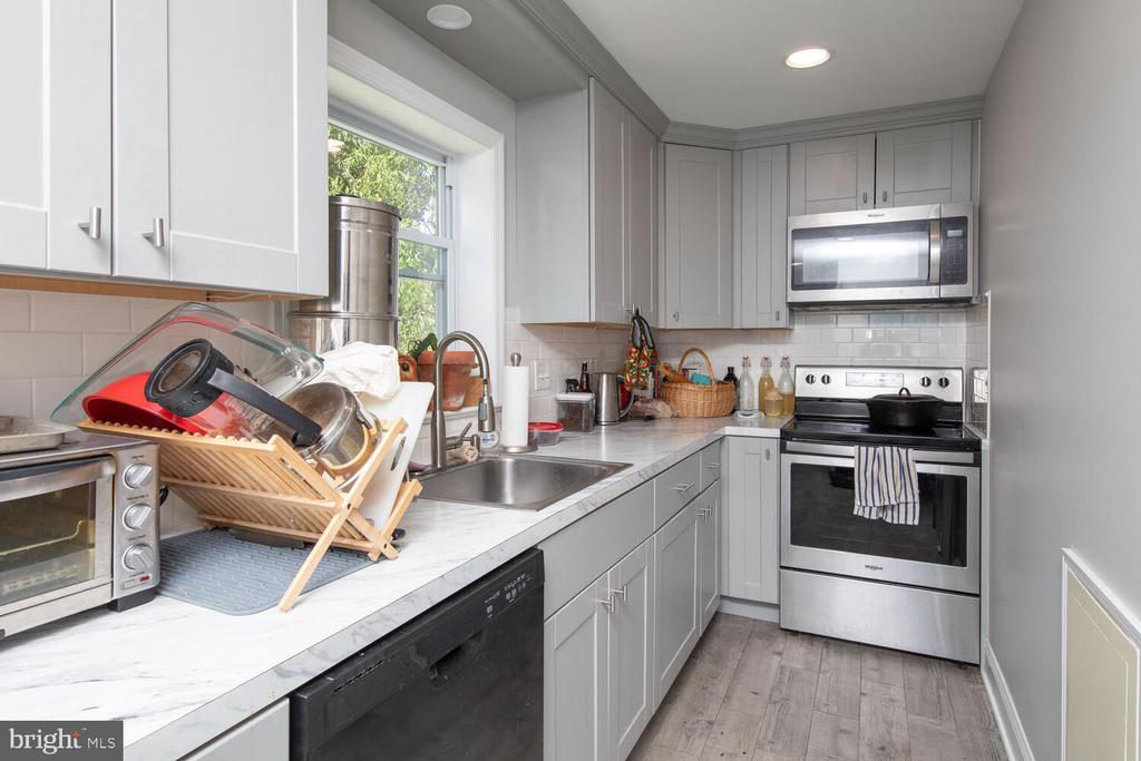 25 W Southampton Ave