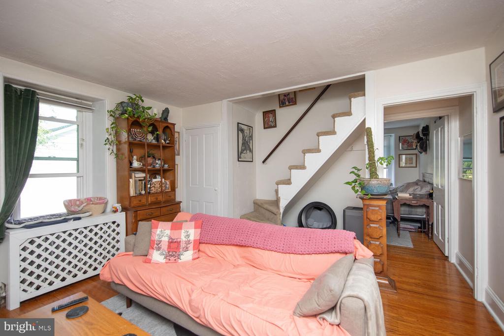 25 W Southampton Ave
