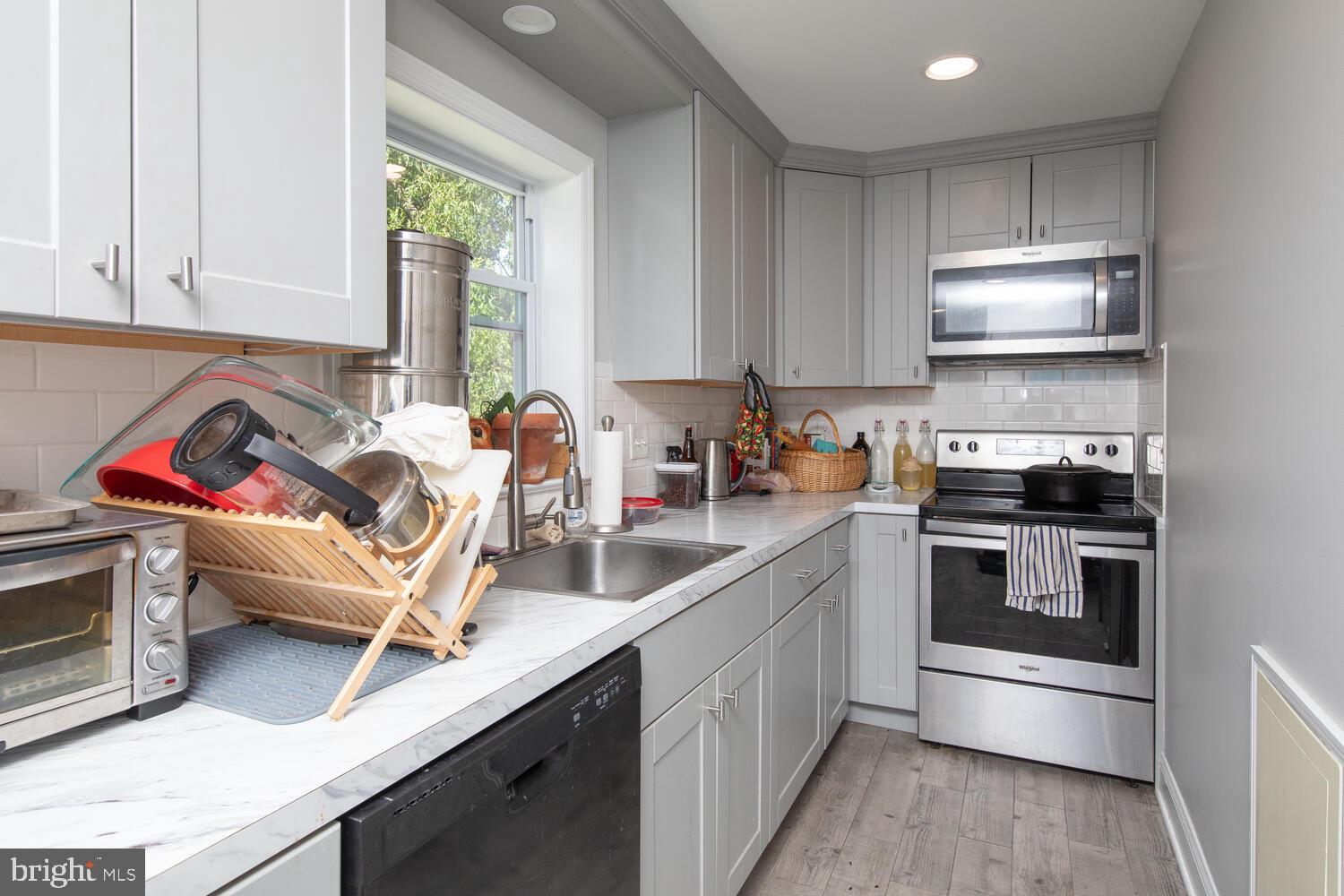 25 W Southampton Ave