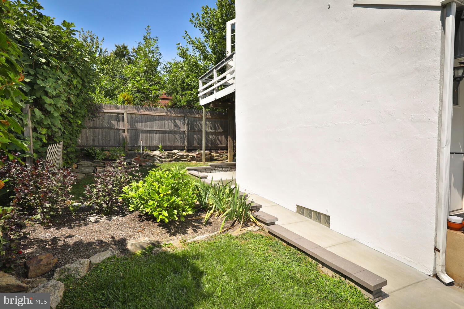 25 W Southampton Ave