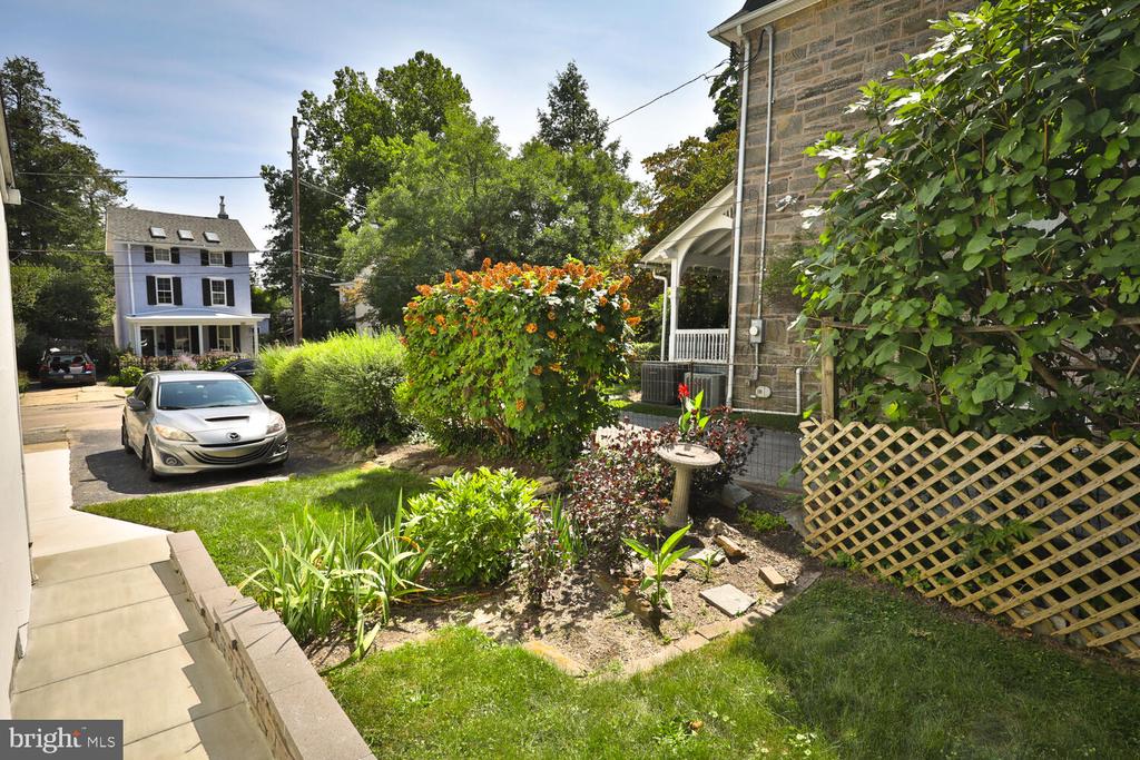 25 W Southampton Ave