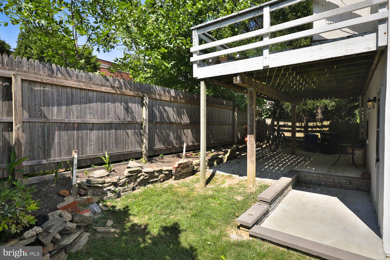 25 W Southampton Ave