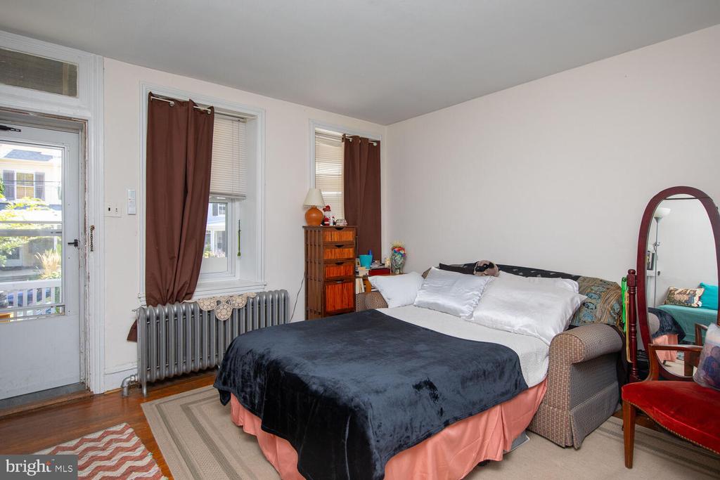 25 W Southampton Ave