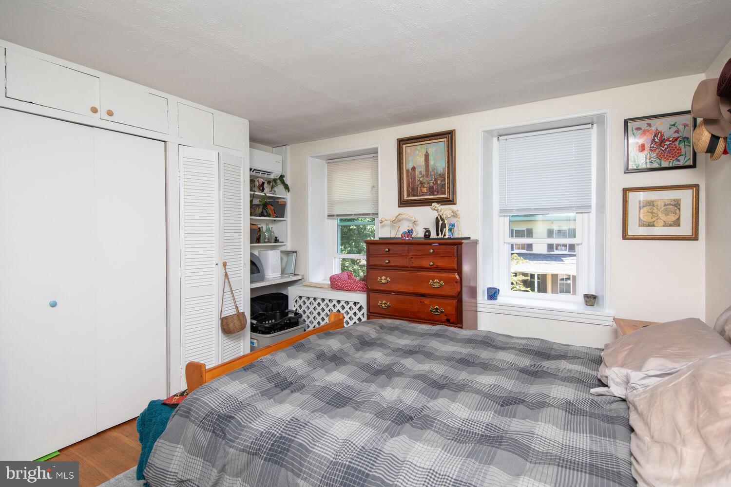 25 W Southampton Ave