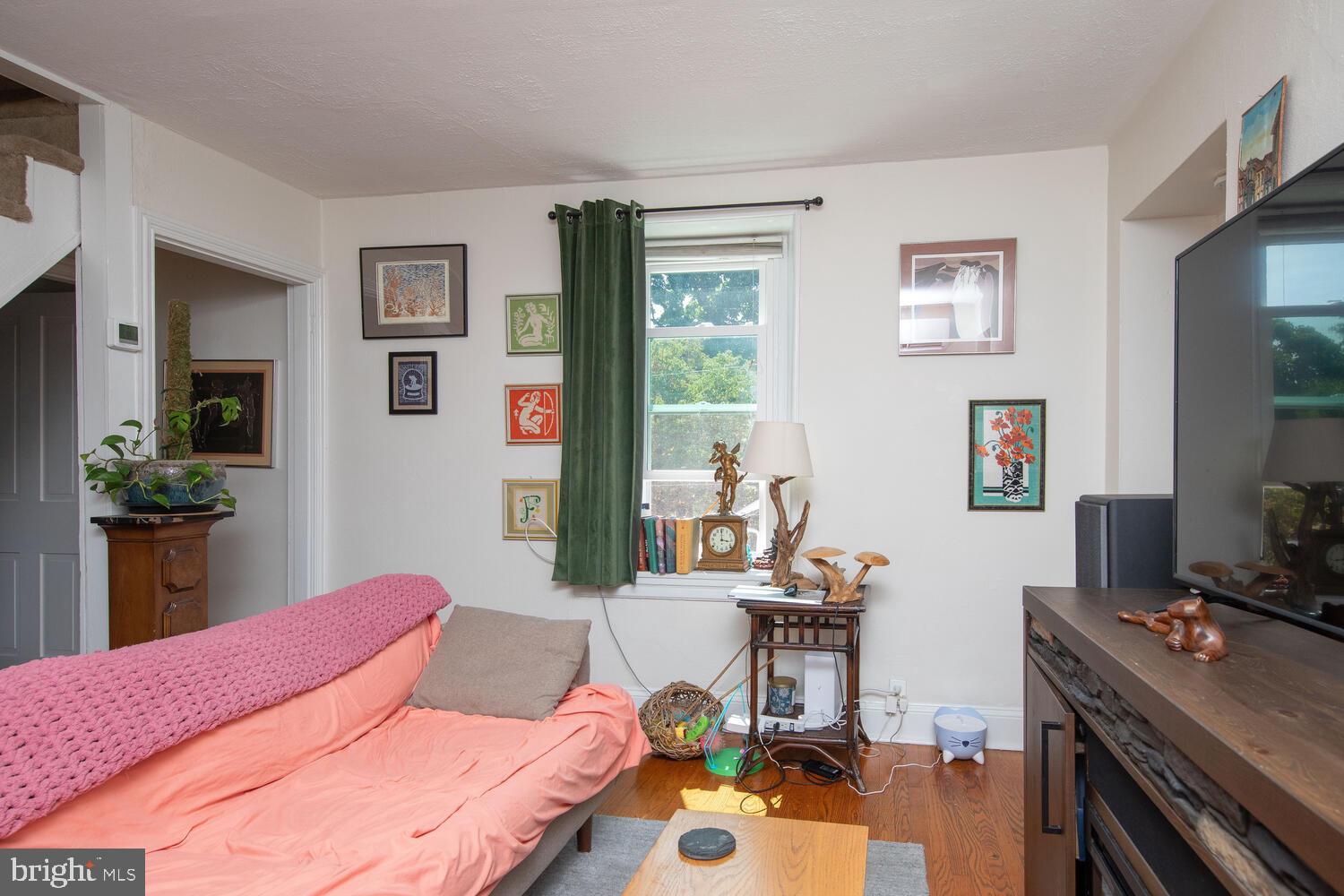 25 W Southampton Ave