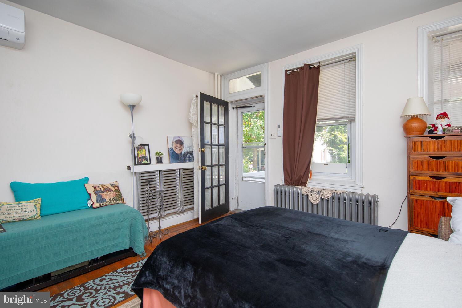 25 W Southampton Ave