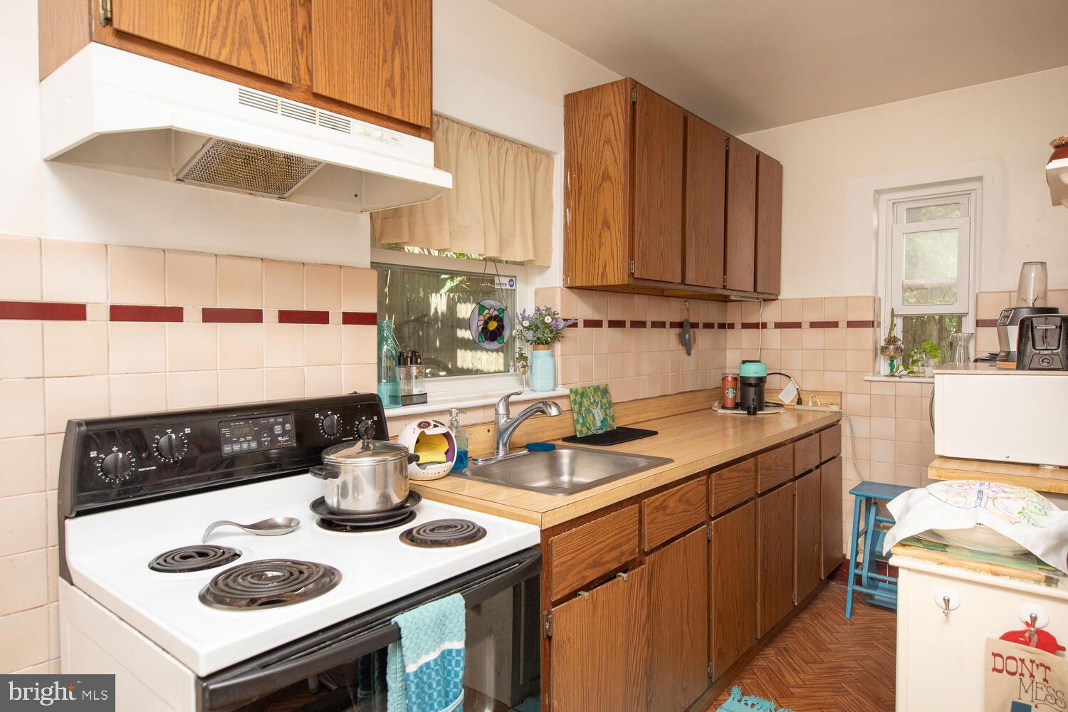 25 W Southampton Ave