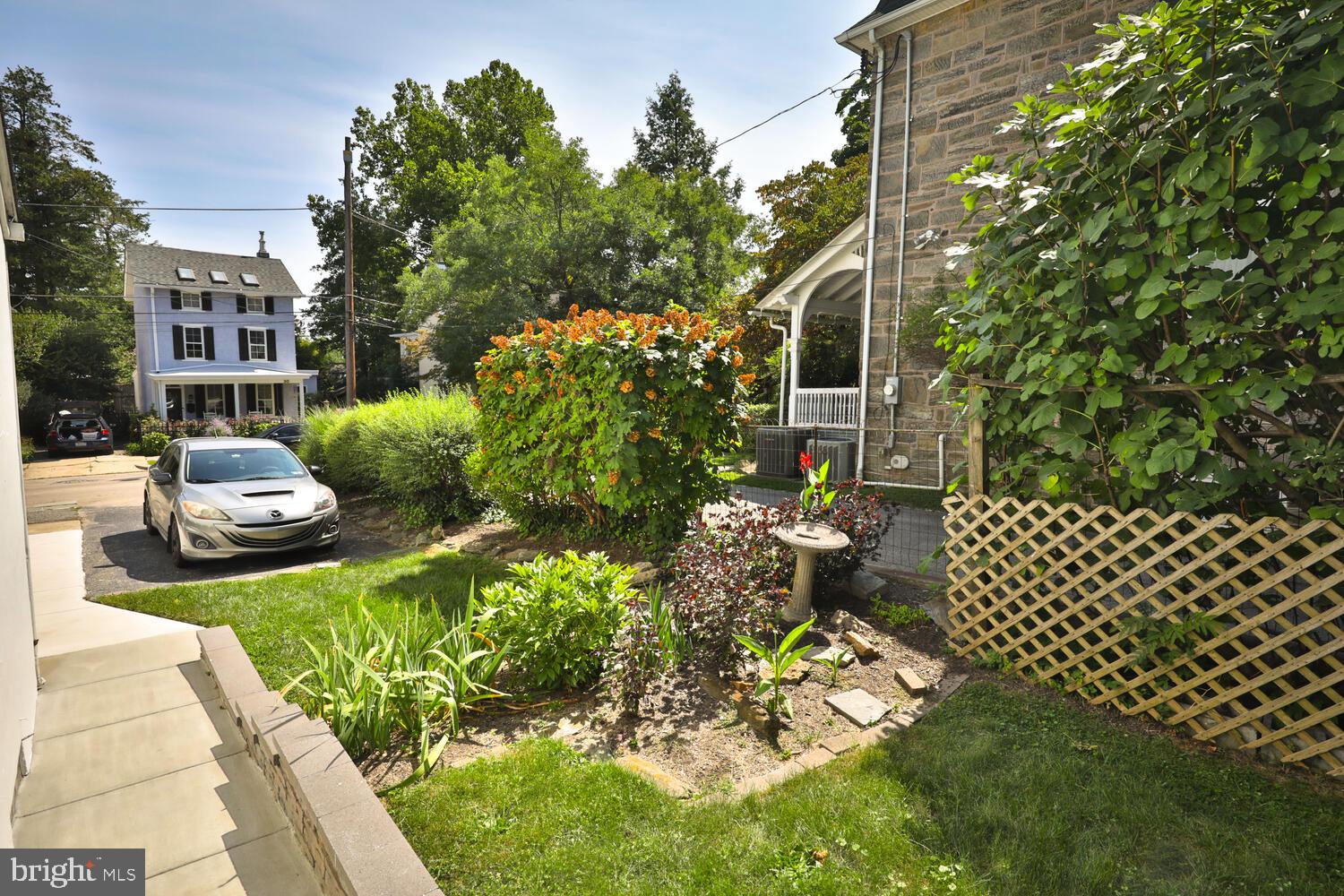 25 W Southampton Ave