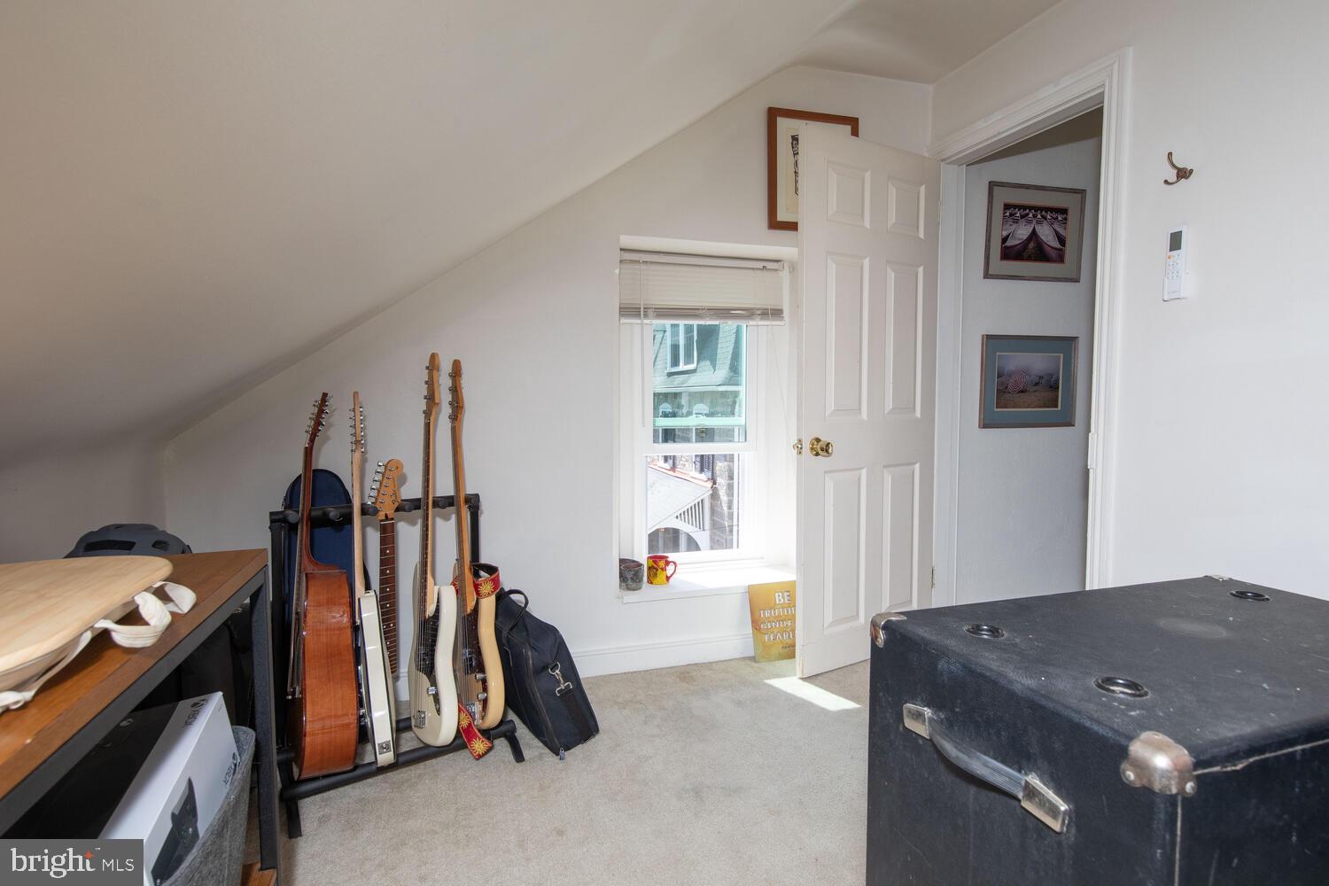 25 W Southampton Ave