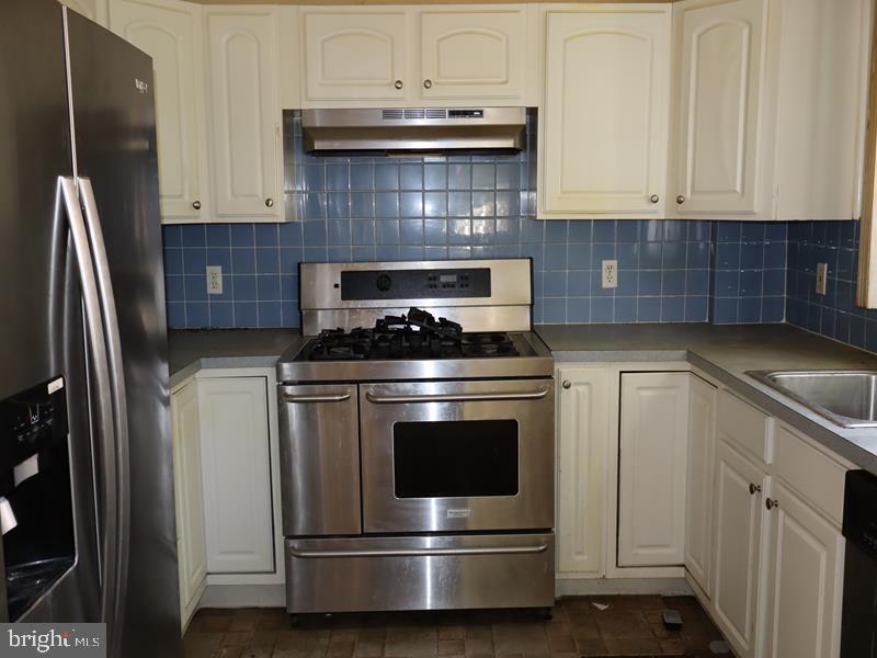 967 E Vernon Rd