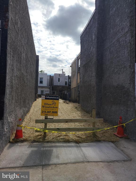2016 Morris St