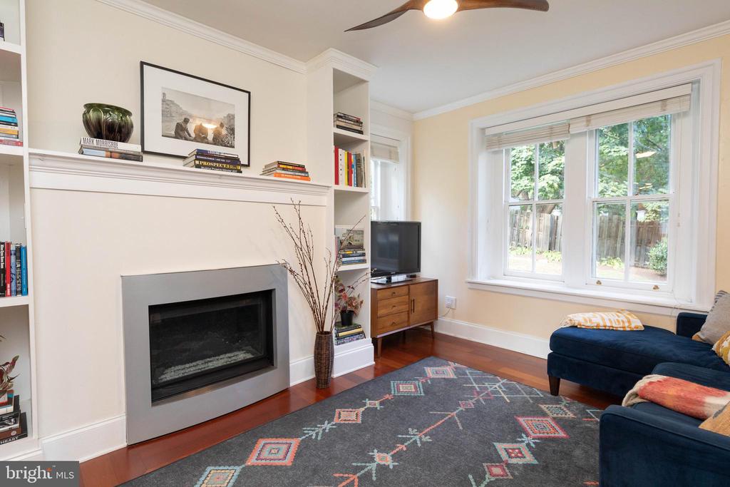 625 W Phil Ellena St