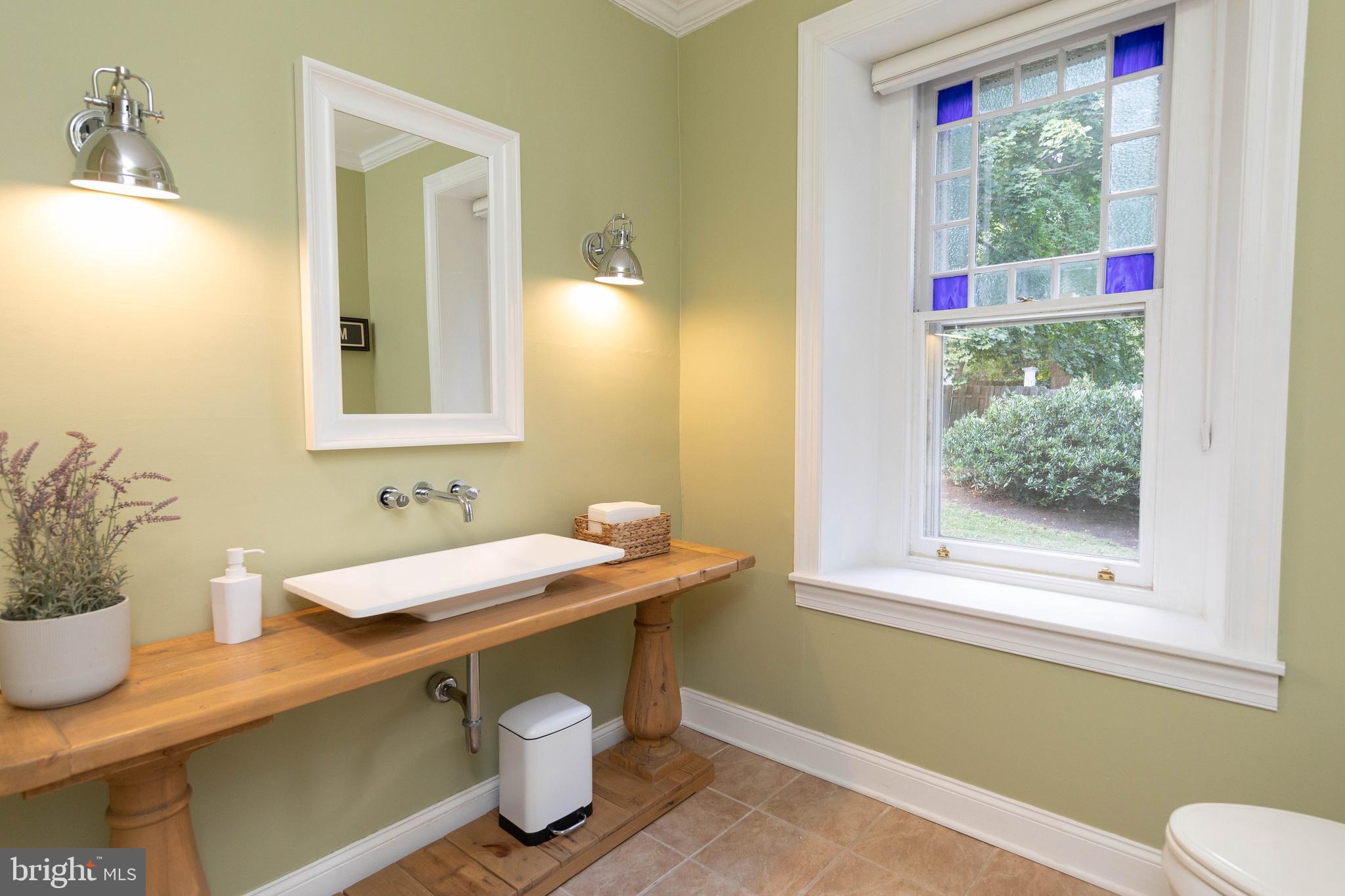 625 W Phil Ellena St