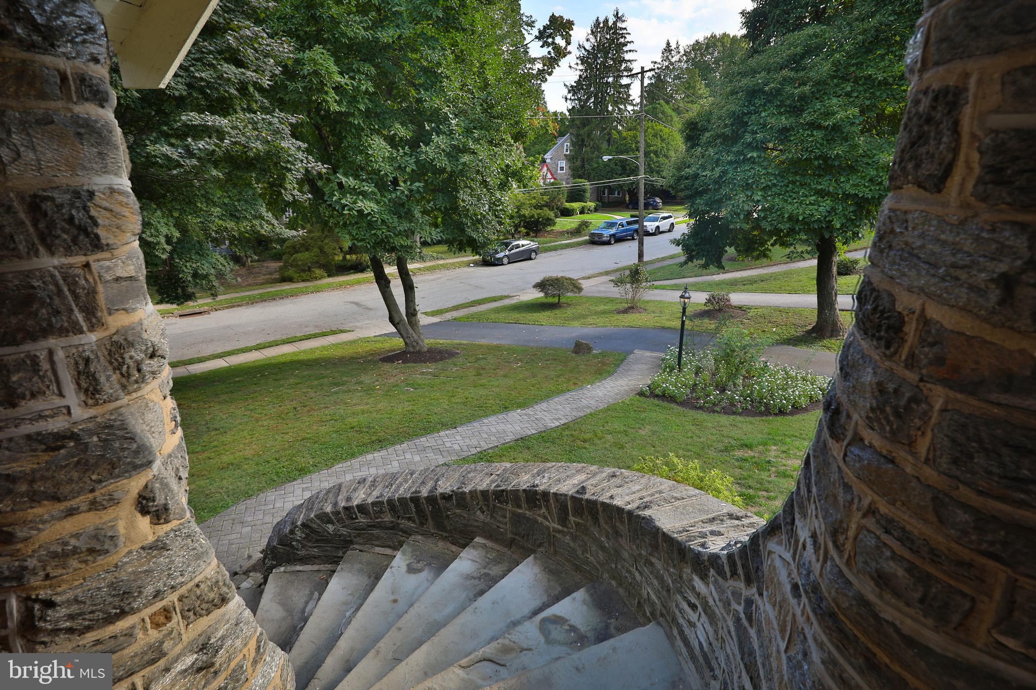 625 W Phil Ellena St