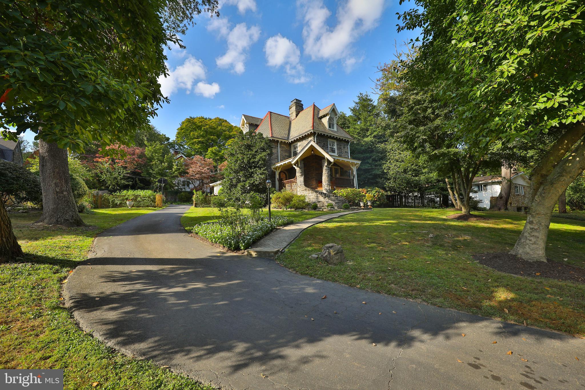 625 W Phil Ellena St