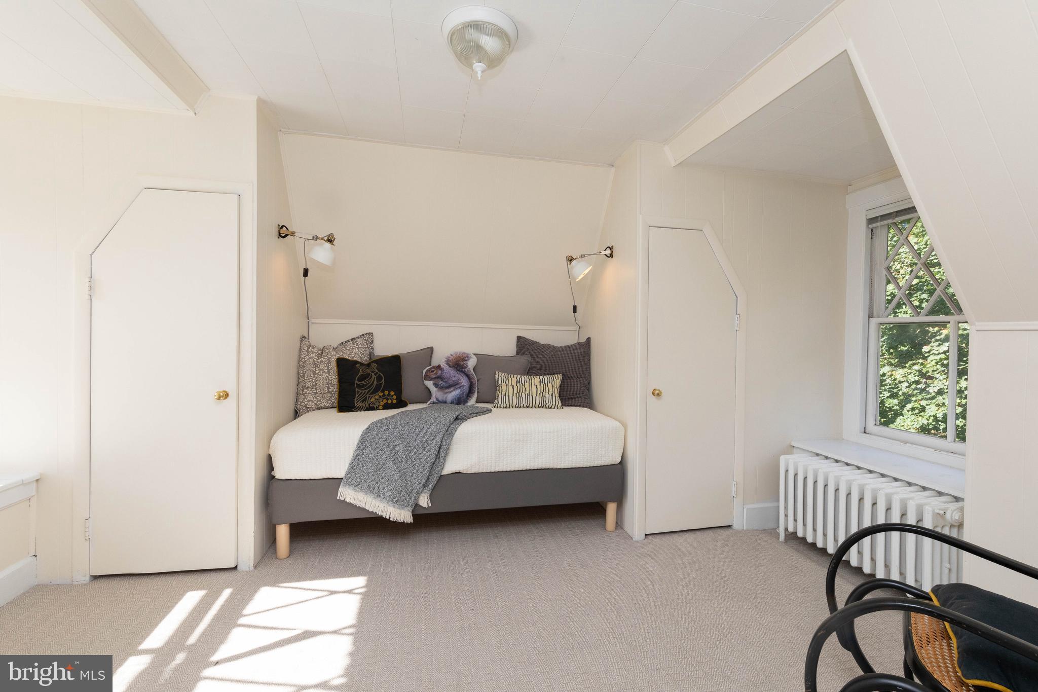 625 W Phil Ellena St