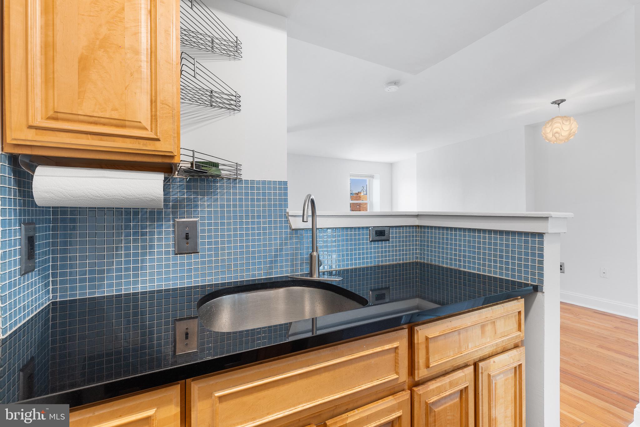 2017-17 Christian St #C