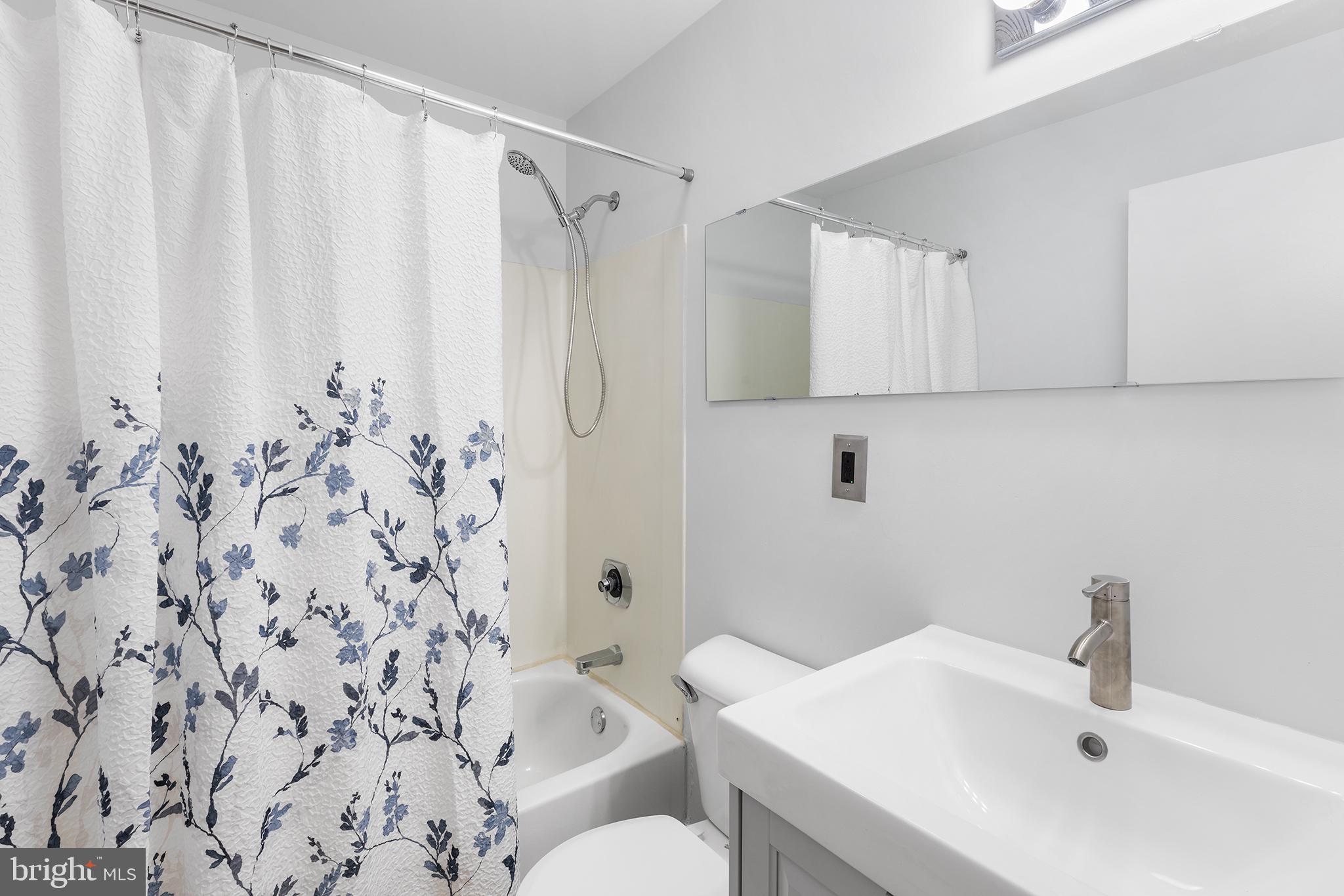 2017-17 Christian St #C