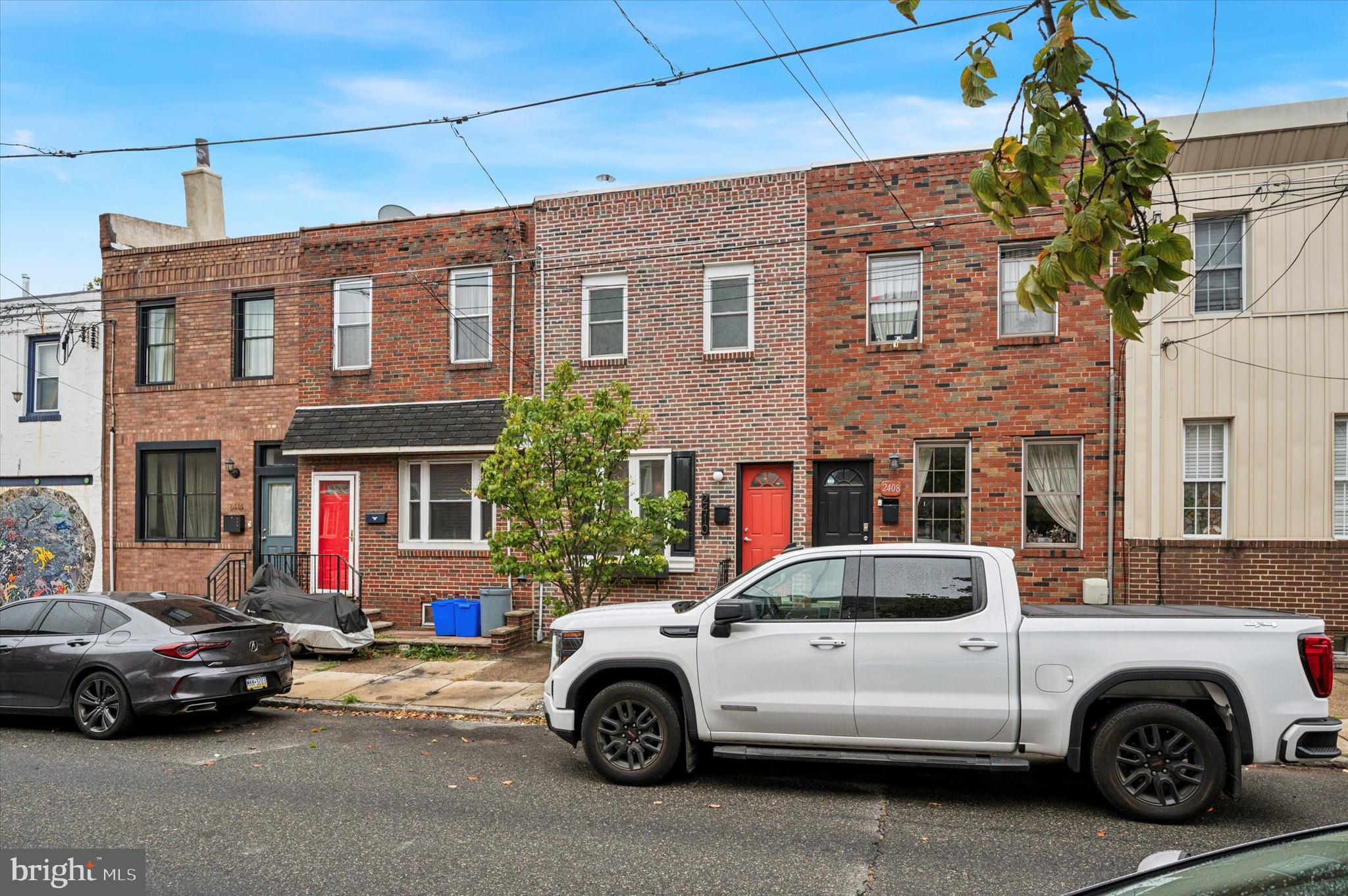 2410 E Sergeant St
