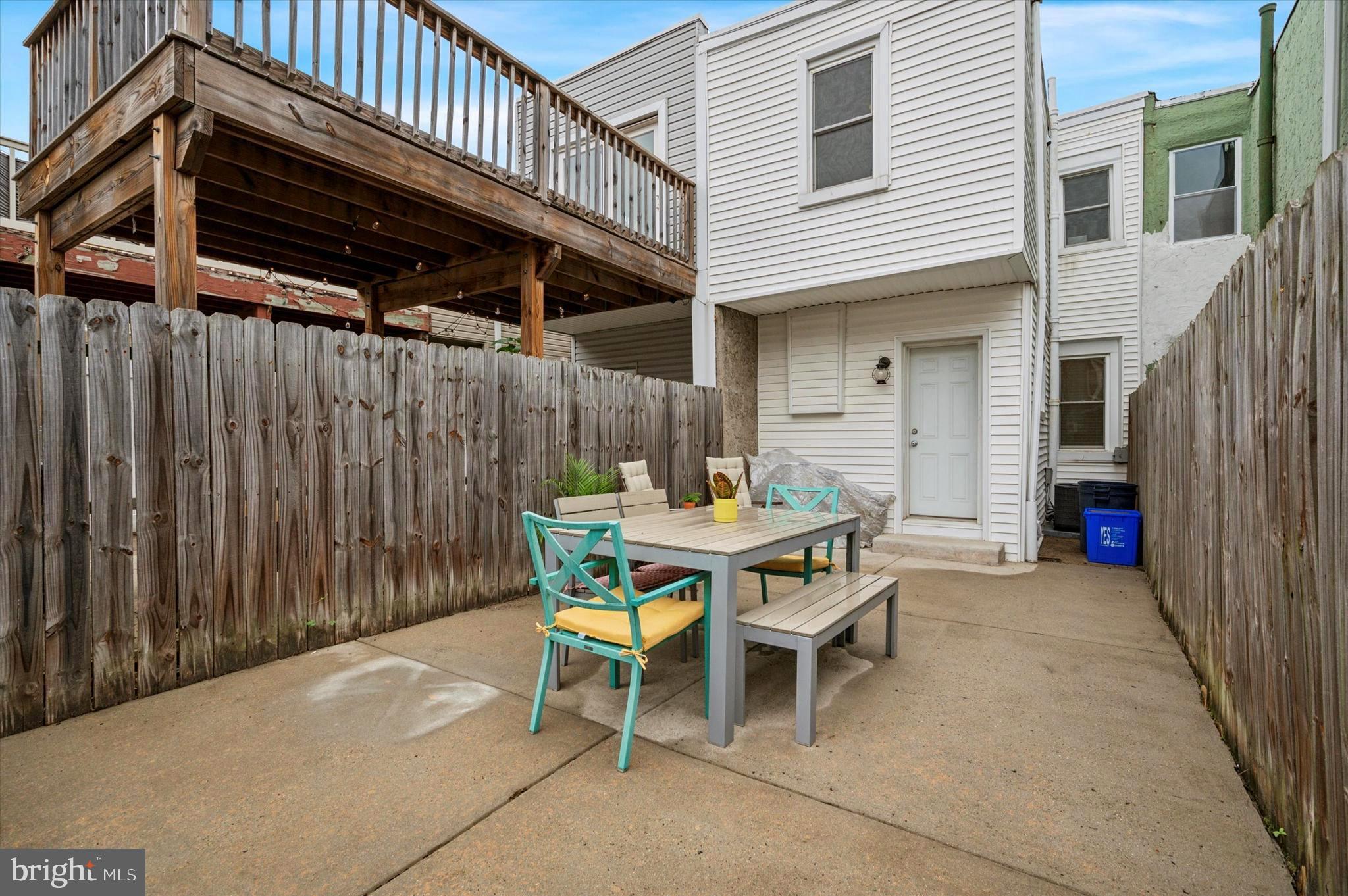 2410 E Sergeant St