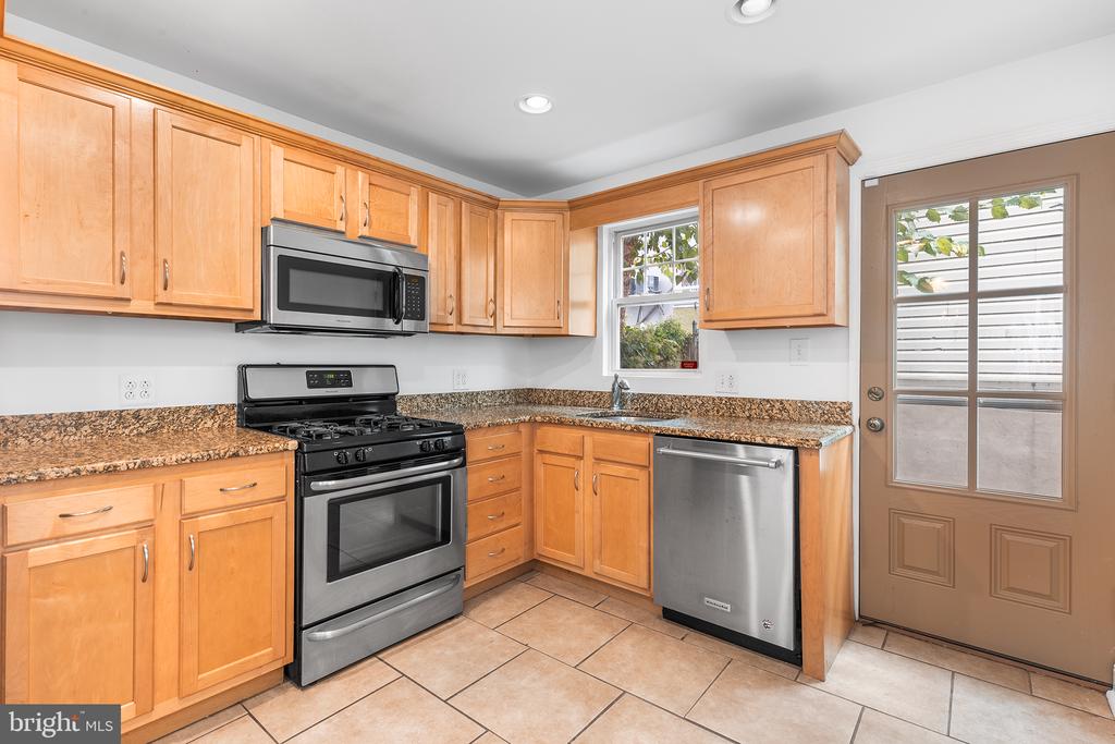 324 E Thompson St