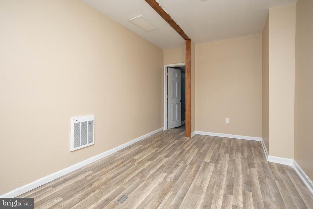 2213 N UBER ST #1ST FLOOR