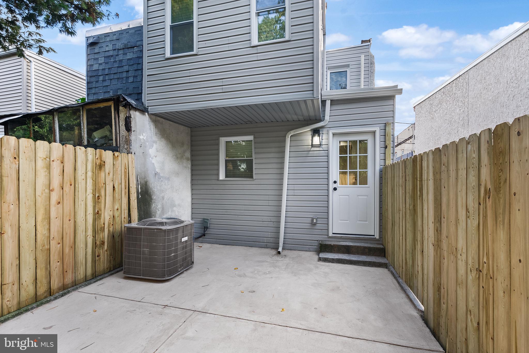 2019 E Fletcher St