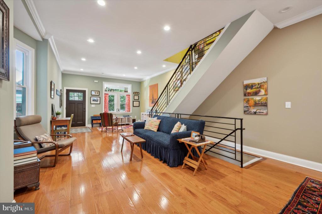 5021 Locust St