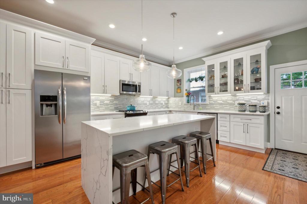5021 Locust St