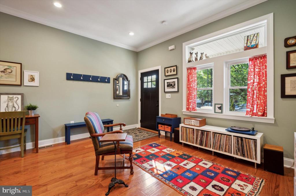 5021 Locust St