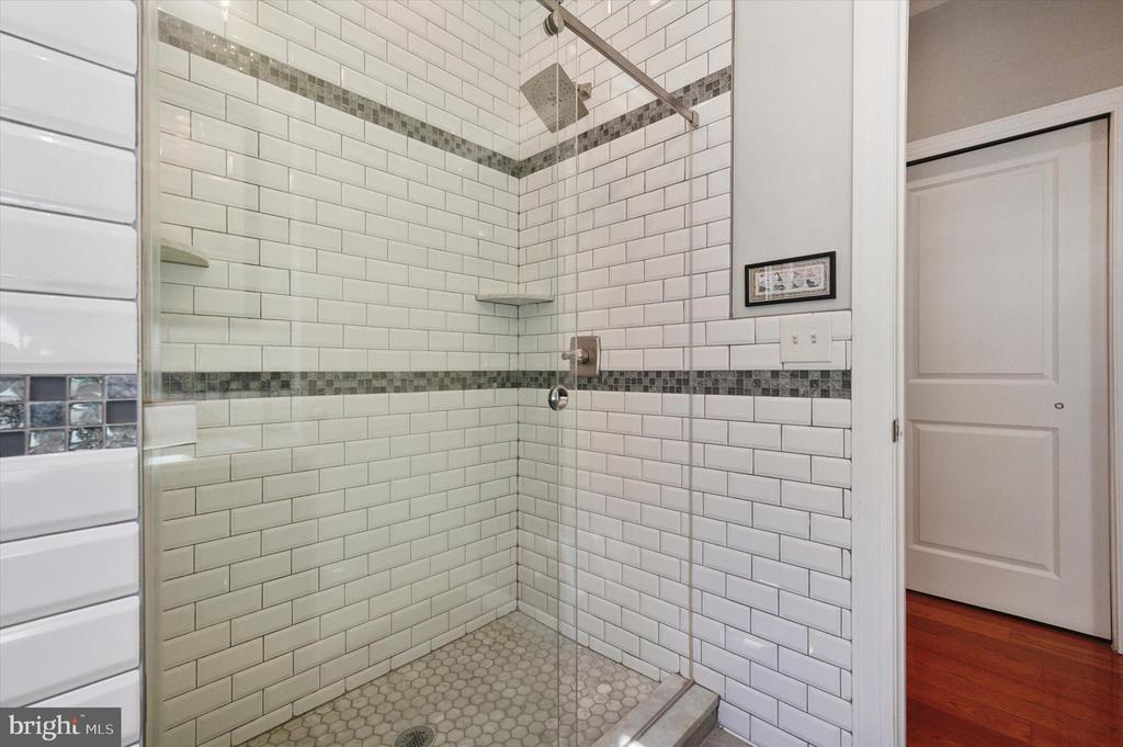 5021 Locust St