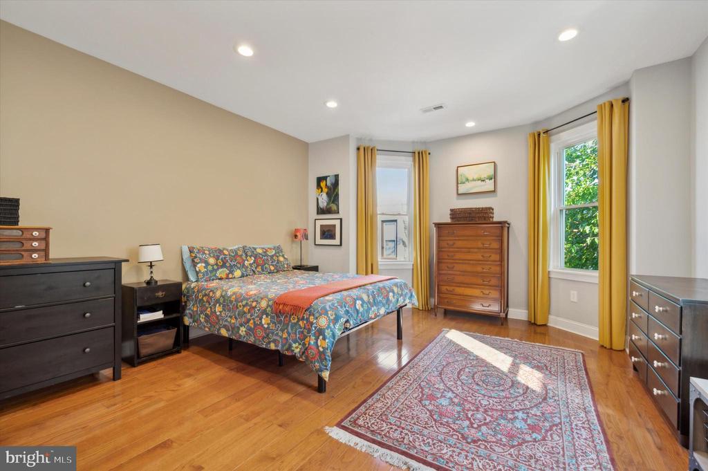 5021 Locust St