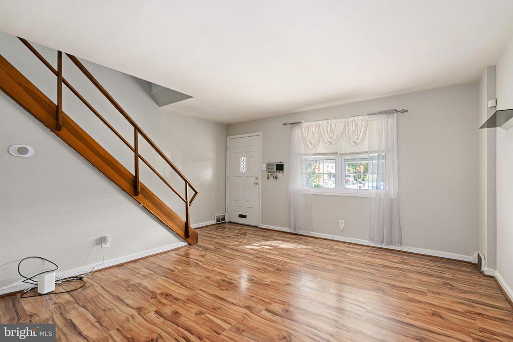7627 Elmwood Ave