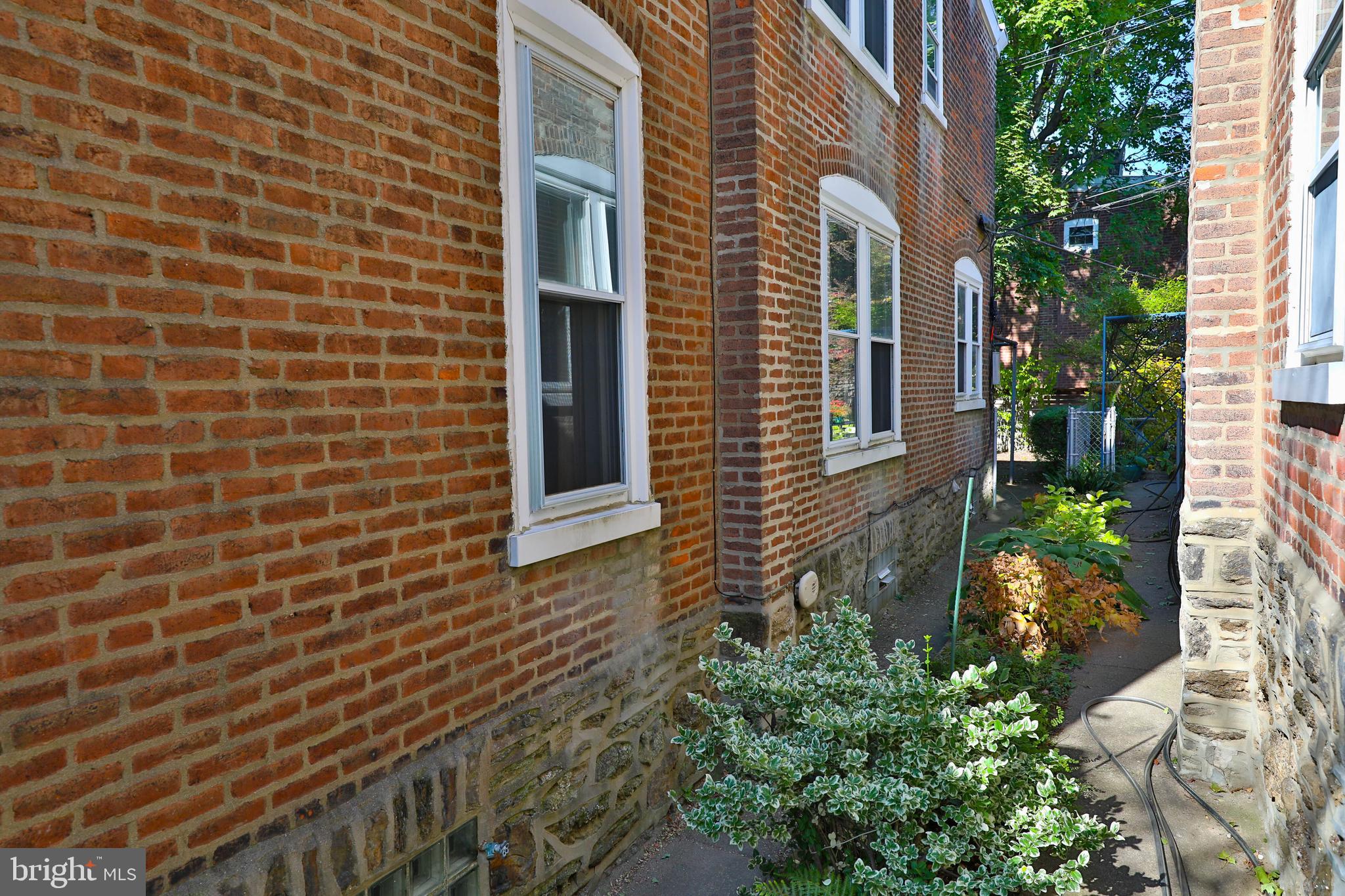 462 Shurs Ln