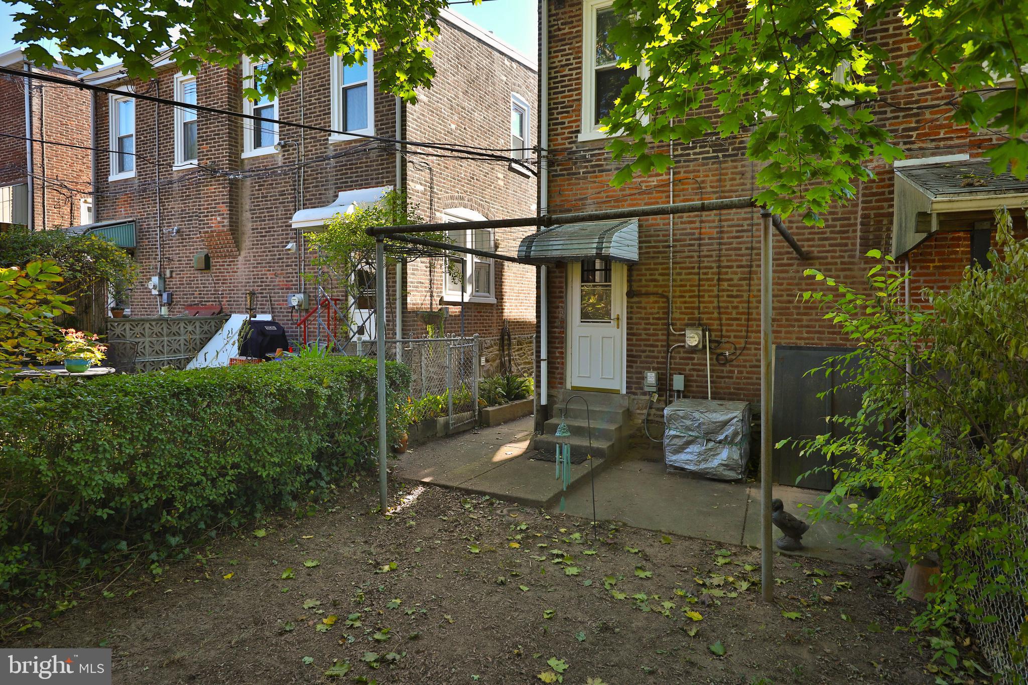 462 Shurs Ln
