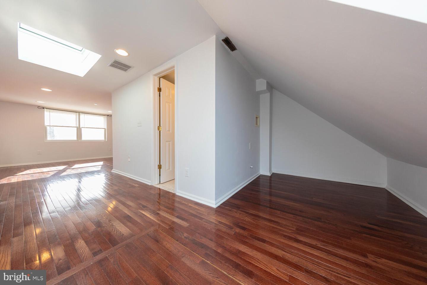 111 Pensdale St