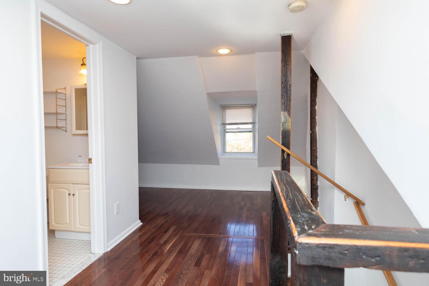 111 Pensdale St