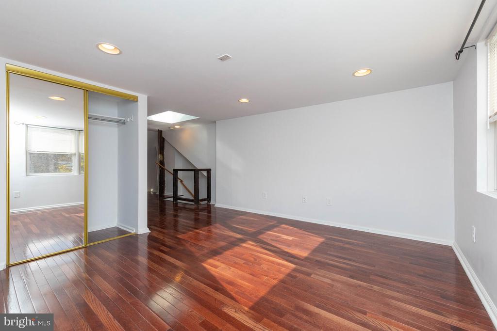 111 Pensdale St