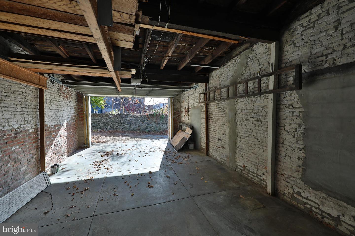 111 Pensdale St